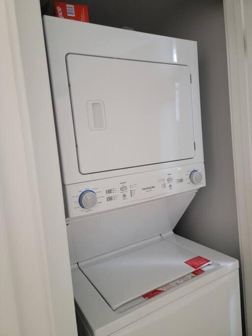 Exquisite Guest Suite In Σασκάτουν Εξωτερικό φωτογραφία